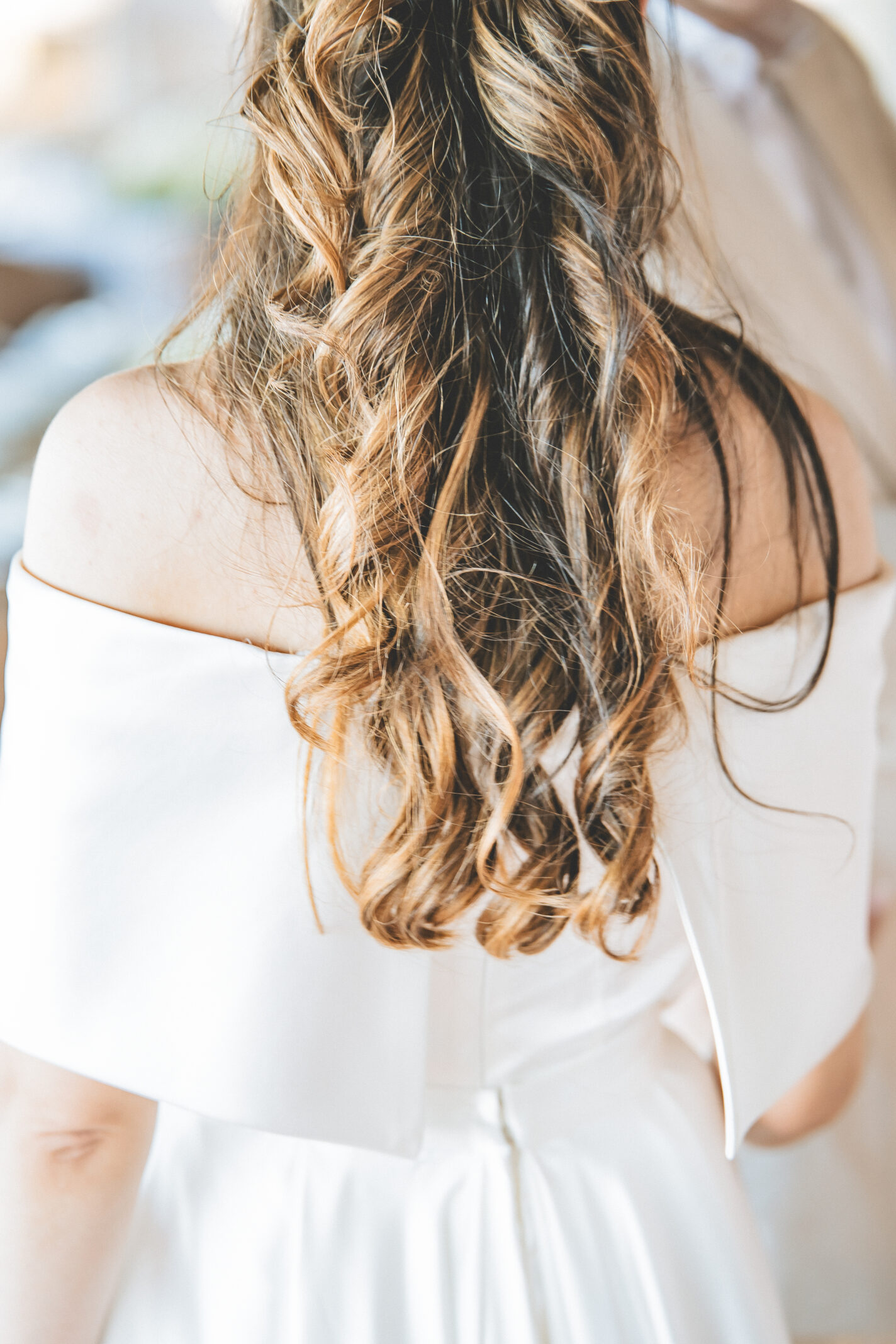 Coiffure de la mariée au Domaine de la Valicella en Corse